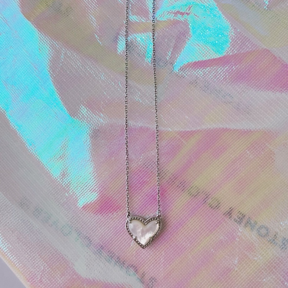 Kendra Scott Ari Heart Silver Pendant in Ivory Mother of Pearl
